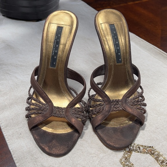 LAUNDRY by Shelli Segal Heels - Picture 2 of 5